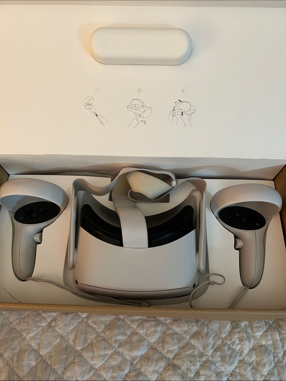 Oculus Quest 2 White VR Headset with Controllers